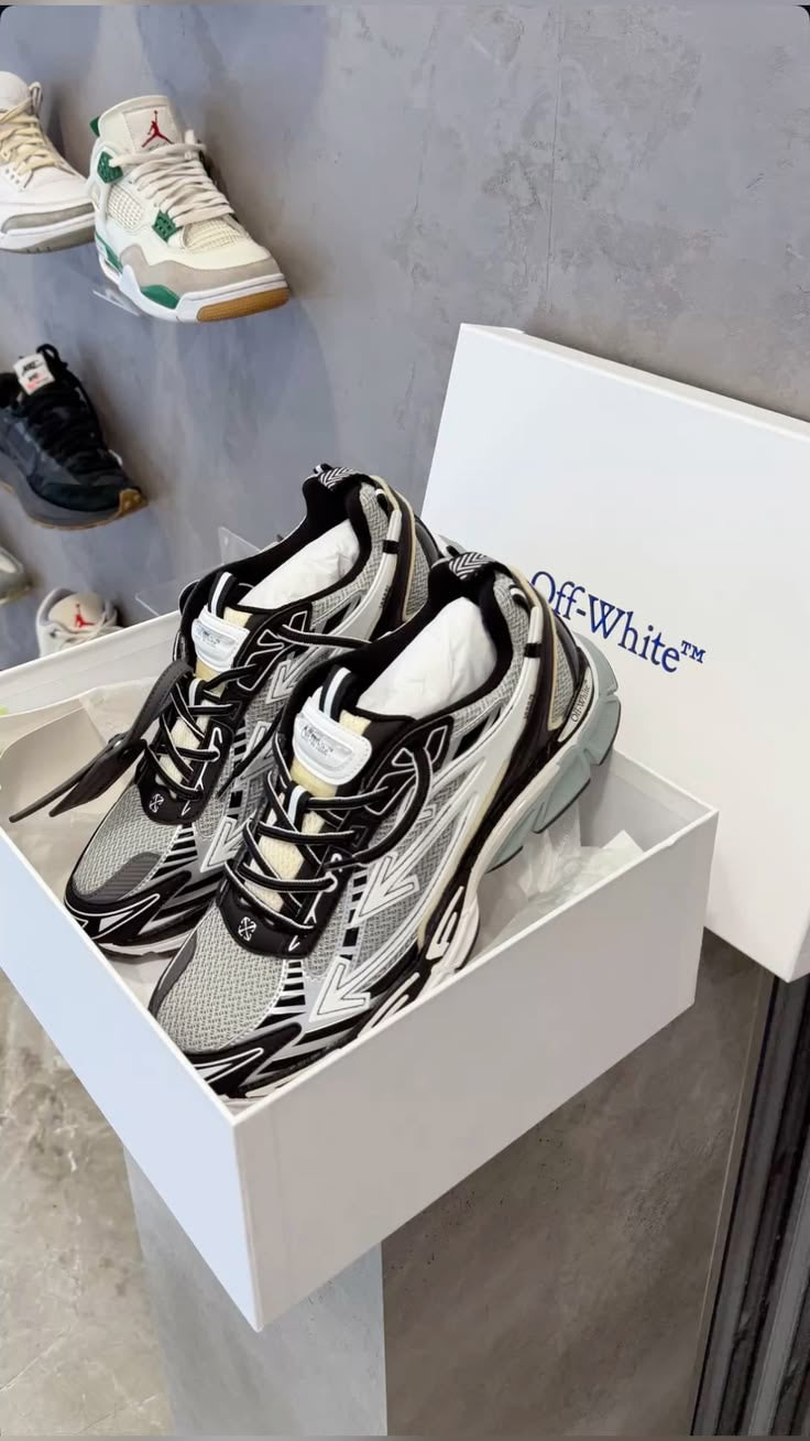 Off whites BRB